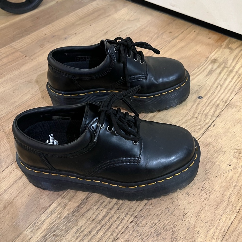 Dr. Martens 8053 LEATHER PLATFORM CASUAL SHOES 6 US